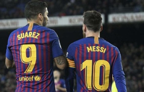 在格雷米奥踢到年底 苏亚雷斯希望在梅西身边退役