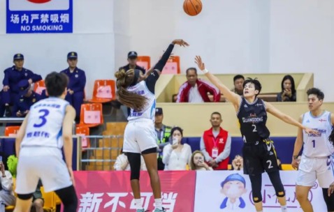 张子宇10分！山东女篮力擒广东，帕克两双数据，终结对手14连胜！