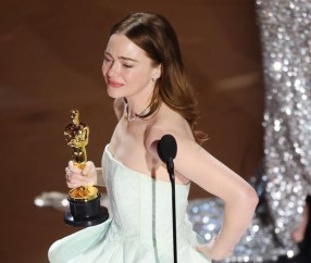 太阳蹭到了！石头姐再次奥斯卡封后 她是太阳铁粉