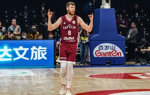 尽力了！贝尔坦斯13中5&amp;amp;三分10中4拿到16分 另有10板1助2断1帽