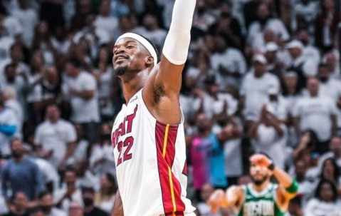 官方平台-41分9板5助攻4抢断3封盖 巴特勒攻防全能主宰G1