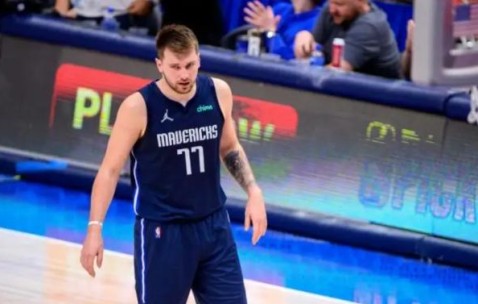 游戏-再度空砍40+ 防守缺陷令东契奇篮球生涯终交学费