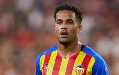 官方平台-英超诸侯推动劳工证改革，拍巨资“贿赂”足总