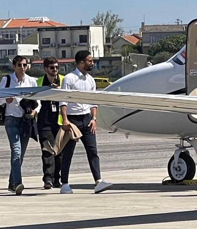 1713856920647001714.jpg 5.jpg